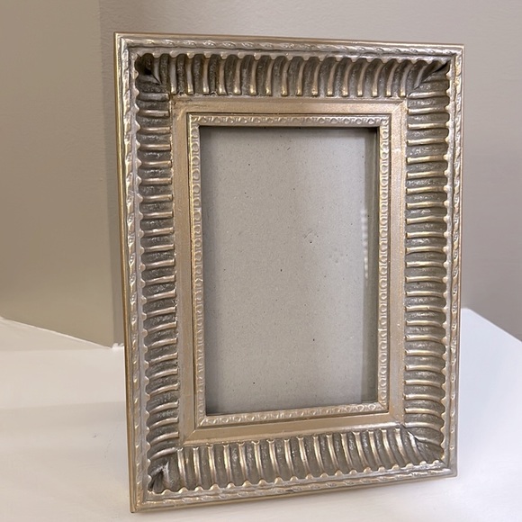Gold Tone Picture Frame - 4x6 Photo Frame Decorative Frame - Picture 3 of 7